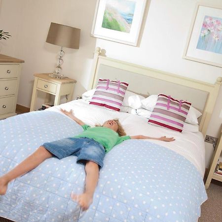 Swandown Lodges Chard Esterno foto