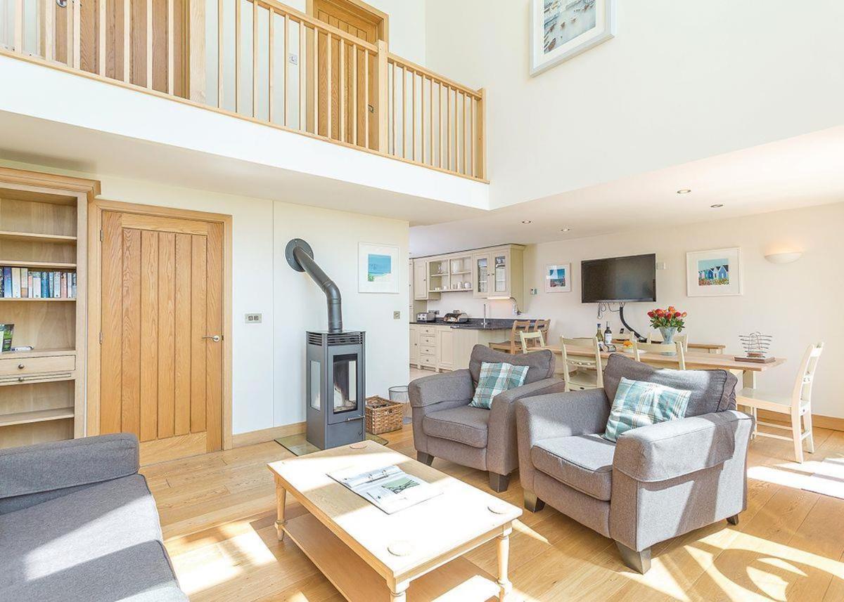 Swandown Lodges Chard Esterno foto