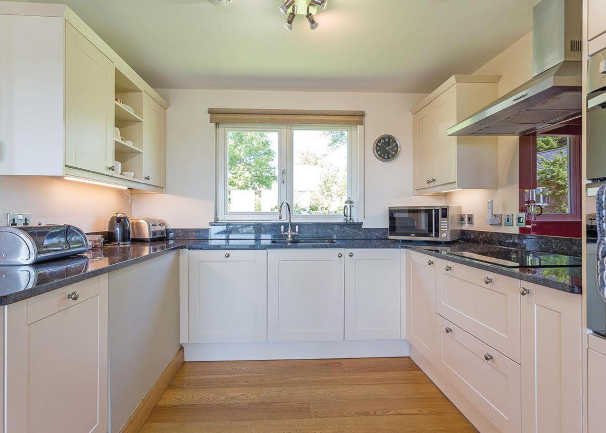Swandown Lodges Chard Esterno foto