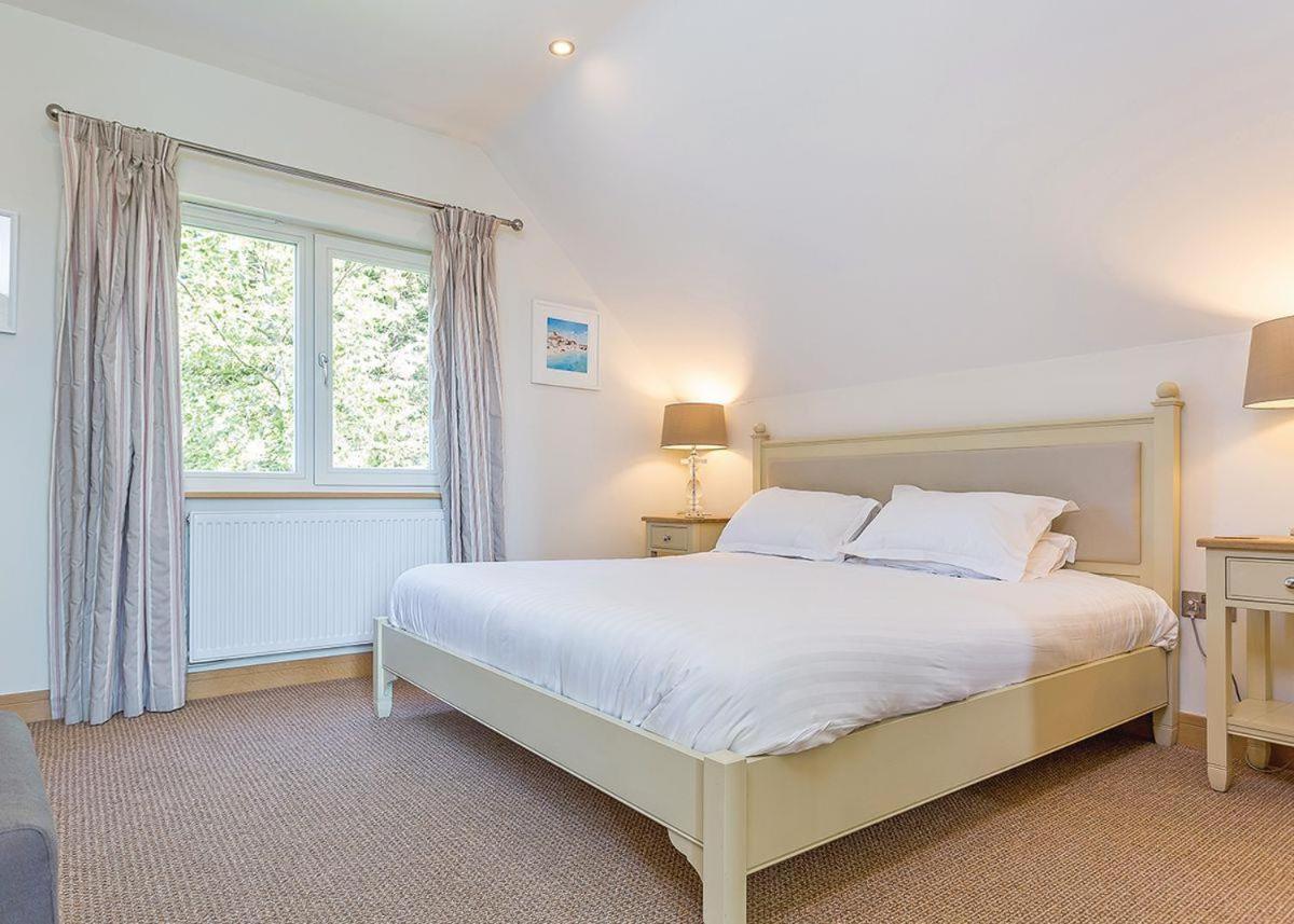 Swandown Lodges Chard Esterno foto