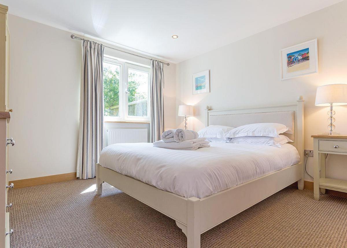 Swandown Lodges Chard Esterno foto