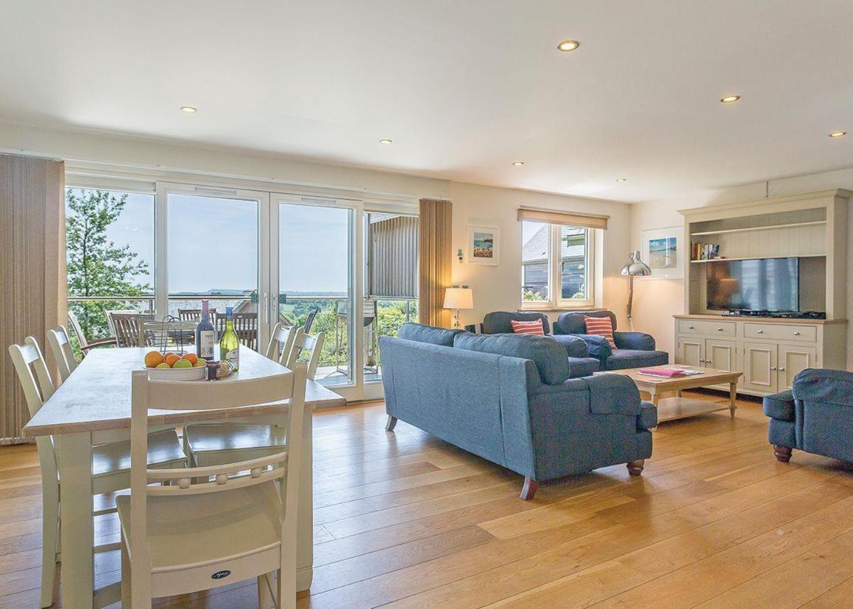 Swandown Lodges Chard Esterno foto