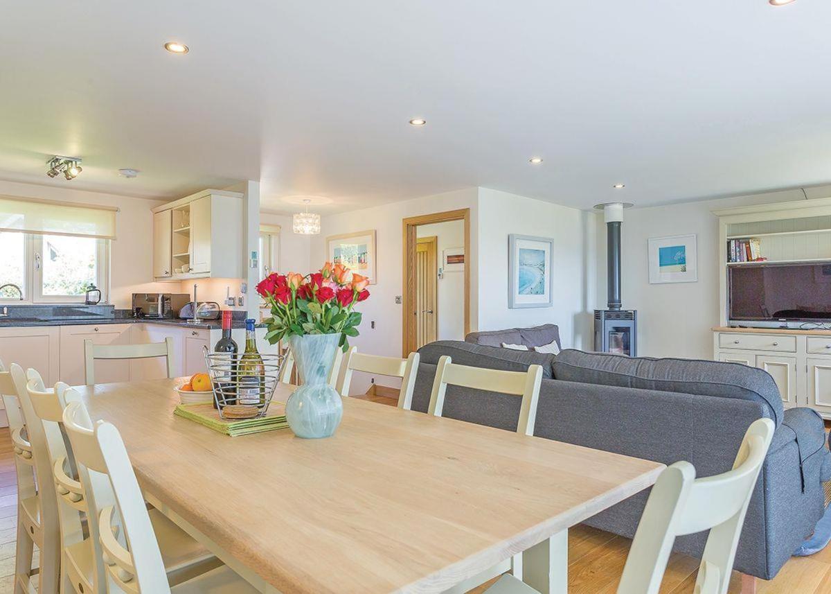 Swandown Lodges Chard Esterno foto