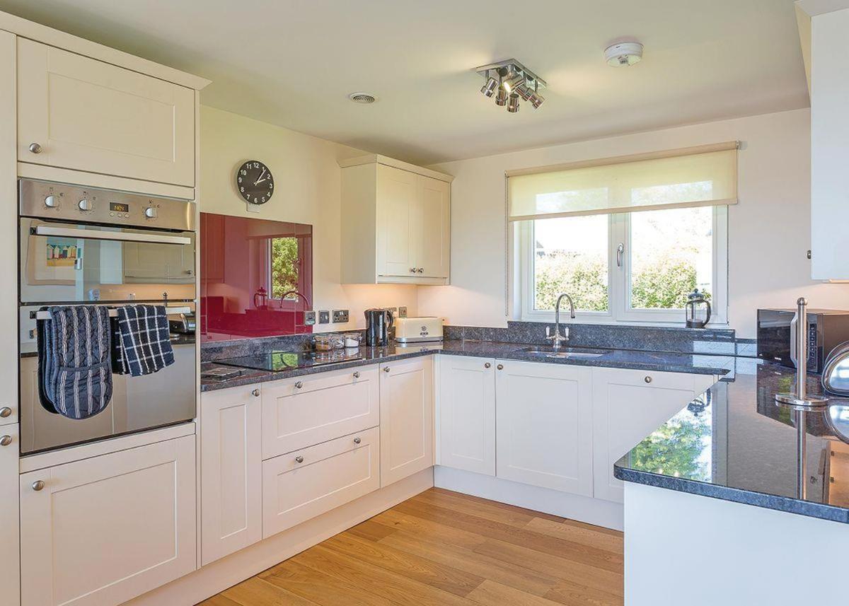 Swandown Lodges Chard Esterno foto