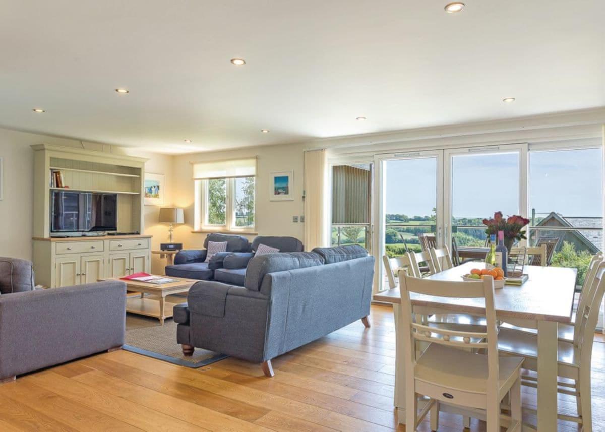 Swandown Lodges Chard Esterno foto