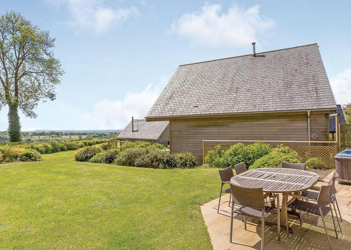 Swandown Lodges Chard Esterno foto