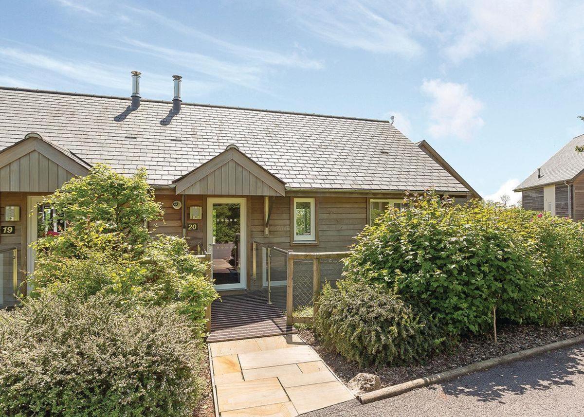 Swandown Lodges Chard Esterno foto