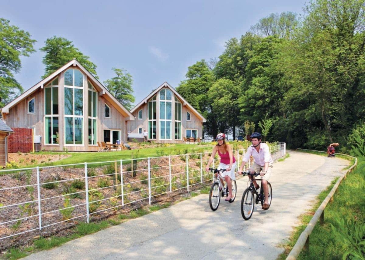 Swandown Lodges Chard Esterno foto