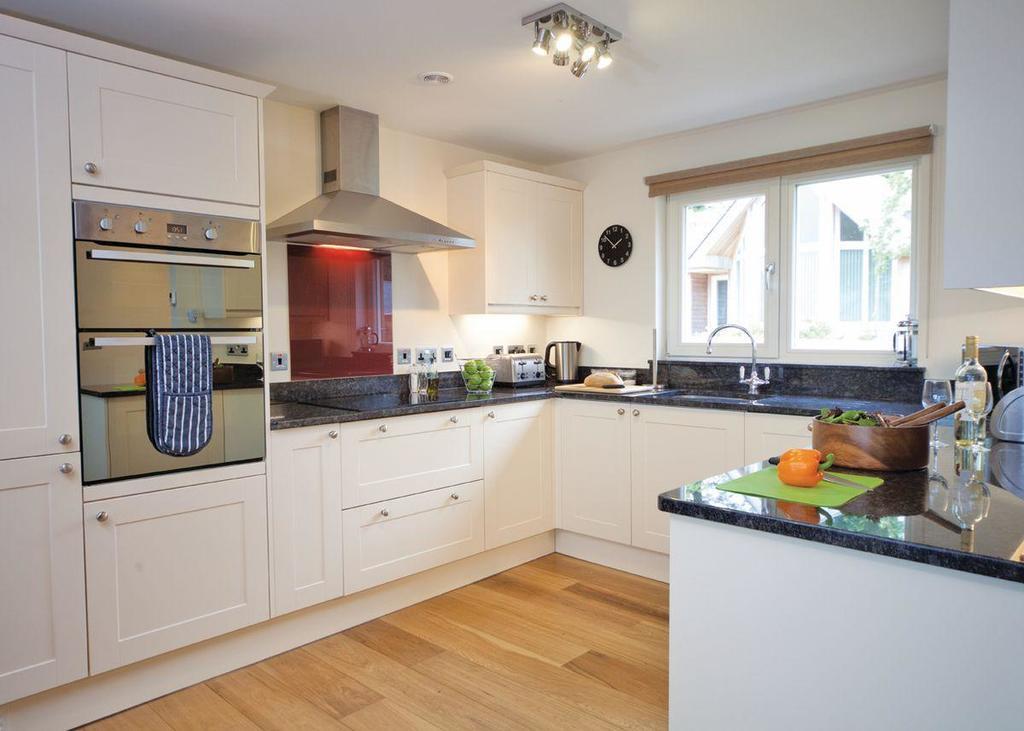 Swandown Lodges Chard Esterno foto
